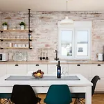 Regius White Apartment