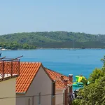 Regius White