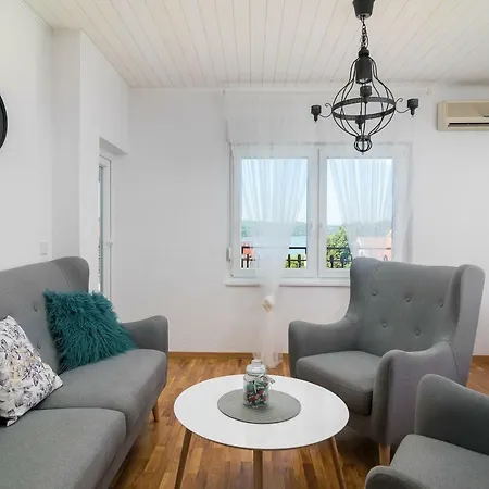 Regius White Apartment Trogir